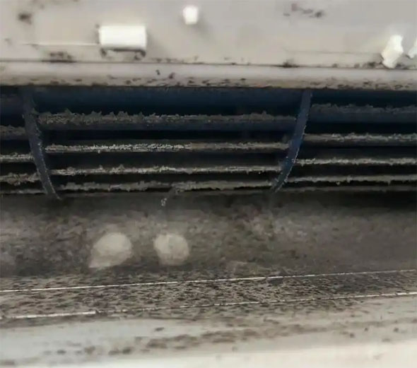 河池市空调吹的风有股烧焦味是怎么回事